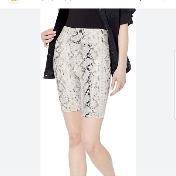 Kendall & Kylie the Cycle Short NWT 2XL - Picture 1 of 12